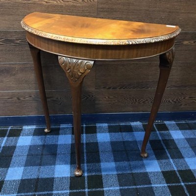 Lot 465 - A STAINED WOOD SIDE TABLE