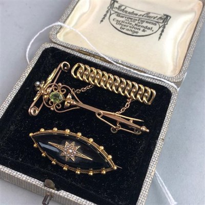Lot 469 - A LOT OF FOUR VICTORIAN AND EDWARDIAN BROOCHES
