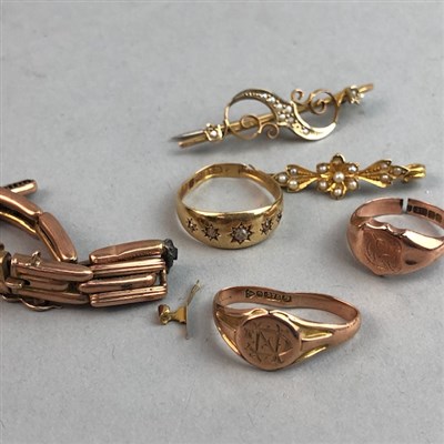 Lot 470 - A LOT OF GOLD RINGS AND OTHER ITEMS