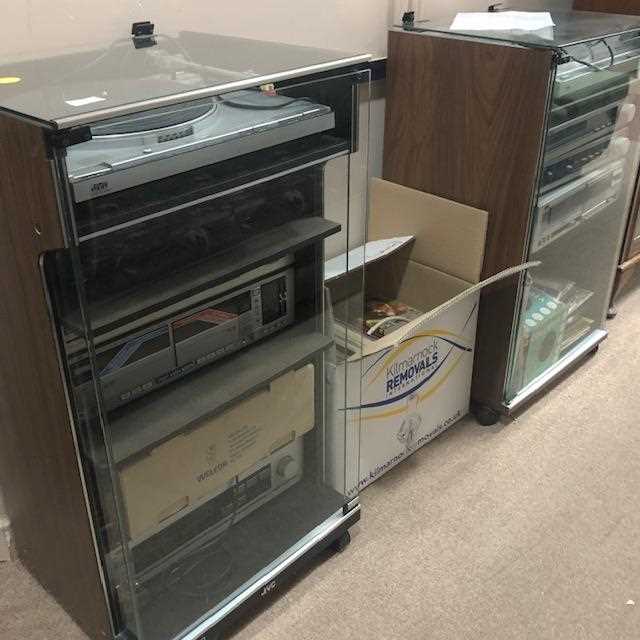 Lot 423 - A JVC HI-FI SYSTEM AND A COLLECTION OF MIXED RECORDS