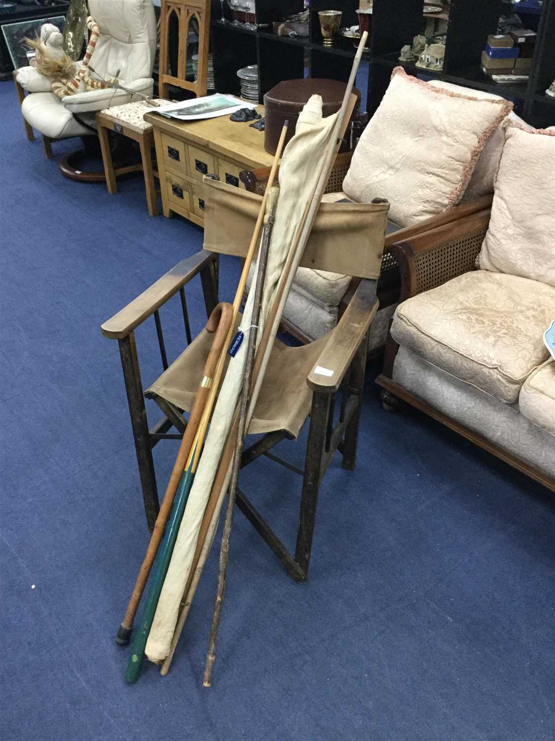 Lot 538 - A LOT OF WALKING STICKS, POOL CUE AND OTHER STICKS