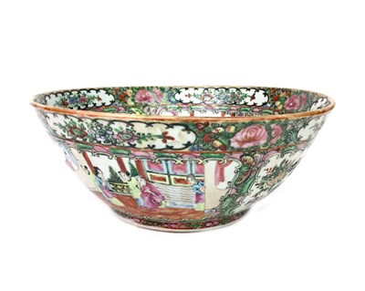 Lot 1106 - AN EARLY 20TH CENTURY CHINESE CANTON FAMILLE ROSE BOWL