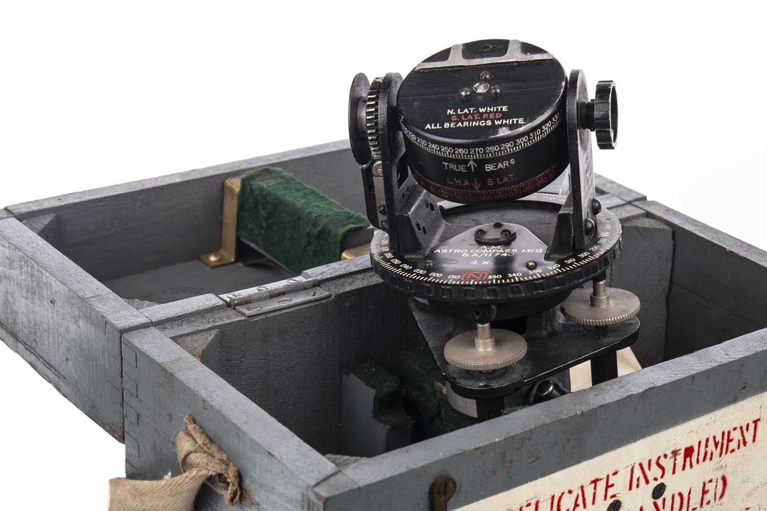 Lot 1387 - A BOXED WWII ASTRO COMPASS MKII
