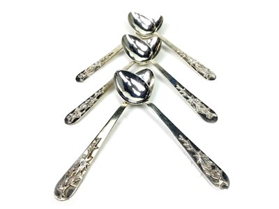 Lot 1110 - A LOT OF CHINESE AND MALAYSIAN SILVER SPOONS