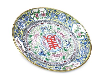 Lot 1114 - A 20TH CENTURY CHINESE ENAMEL CHARGER