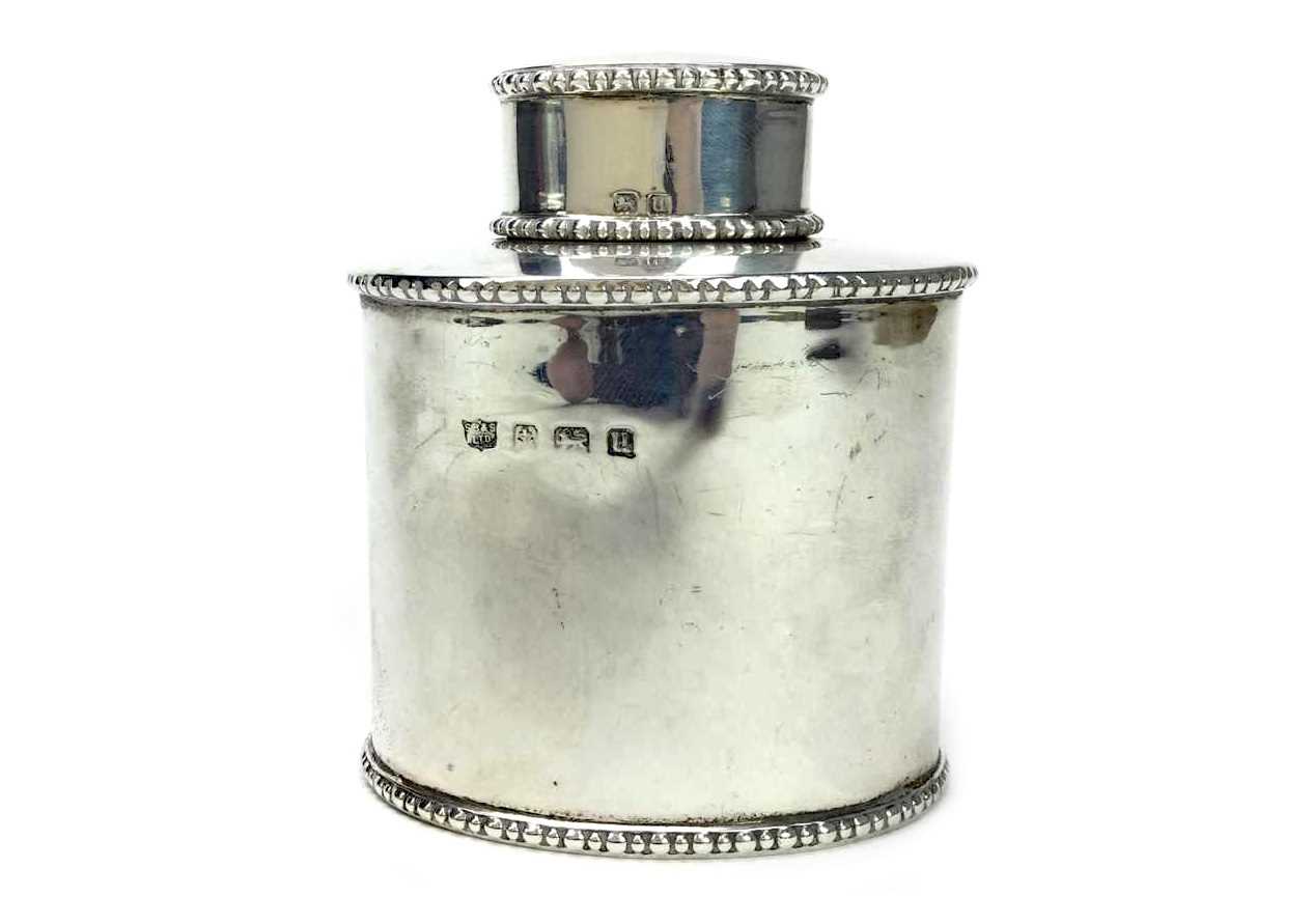 Lot 892 - A GEORGE V SILVER TEA CADDY AND COVER