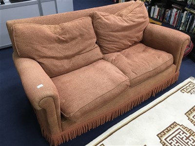 Lot 333 - AN UPHOLSTERED TWO SEAT SETTEE AND MATCHING CHAIR