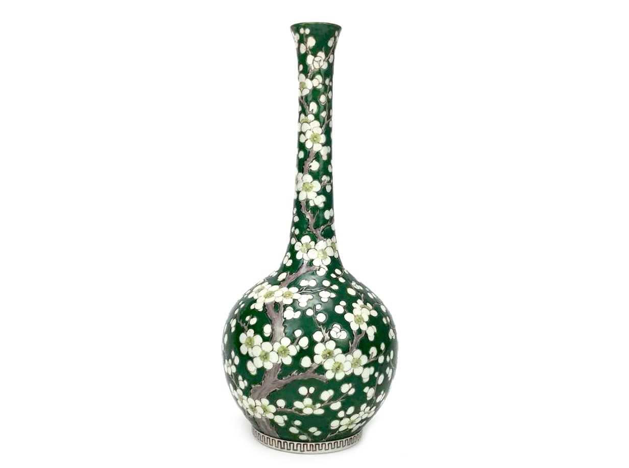 Lot 1115 - AN EARLY 20TH CENTURY CHINESE FAMILLE VERTE VASE