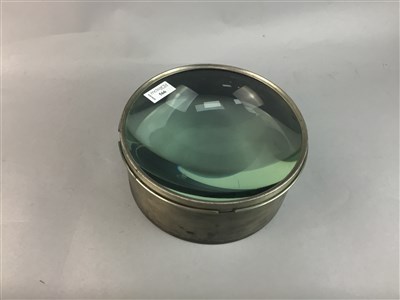 Lot 566 - A LARGE MAGNIFYING LENS