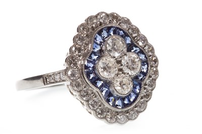 Lot 293 - A SAPPHIRE AND DIAMOND RING