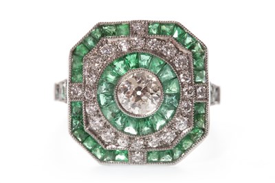 Lot 294 - AN ART DECO STYLE EMERALD AND DIAMOND RING