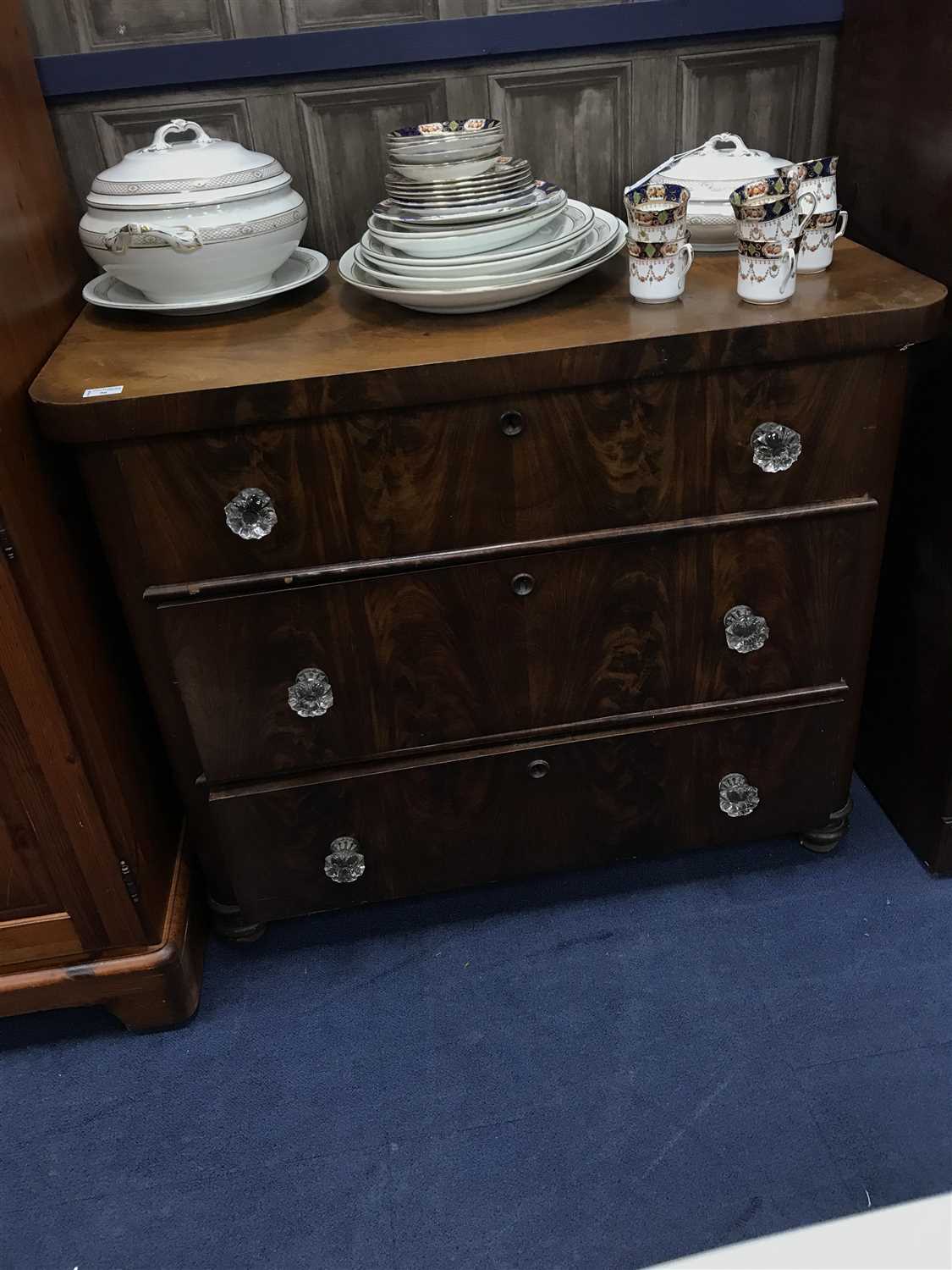 Lot 56 - A MAHOGANY CHEST OF DRAWERS