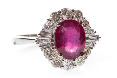 Lot 328 - A RUBY AND DIAMOND RING
