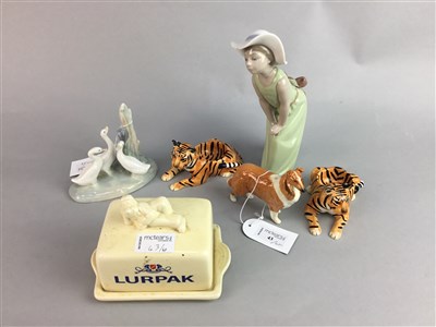Lot 43 - A BESWICK DOG FIGURE AND FIVE OTHERS