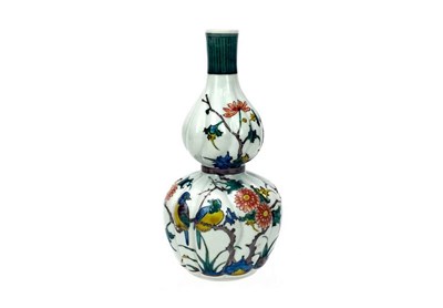 Lot 1127 - A 20TH CENTURY CHINESE DOUBLE GOURD SHAPED VASE