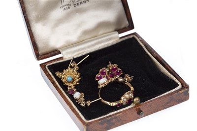 Lot 146 - A VICTORIAN RING AND FOUR PAIRS OF EARRINGS