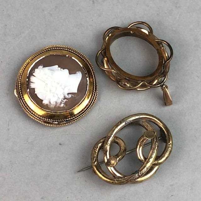 Lot 2 - A VICTORIAN CIRCULAR CAMEO BROOCH AND OTHER JEWELLERY