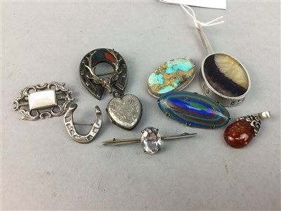 Lot 8 - A LOT OF SILVER AND OTHER JEWELLERY