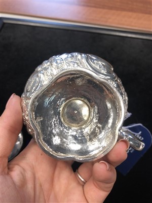 Lot 929 - AN EARLY 19TH CENTURY SILVER MUSTARD POT