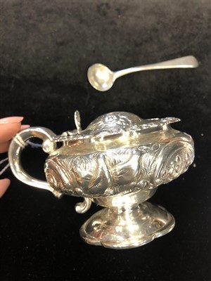 Lot 929 - AN EARLY 19TH CENTURY SILVER MUSTARD POT