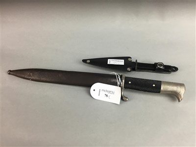 Lot 76 - A BAYONETTE WITH A KNIFE