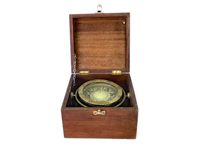 Lot 1398 - AN EARLY 20TH CENTURY MARINE COMPASS  BY ROBB MOORE & NEIL LTD.