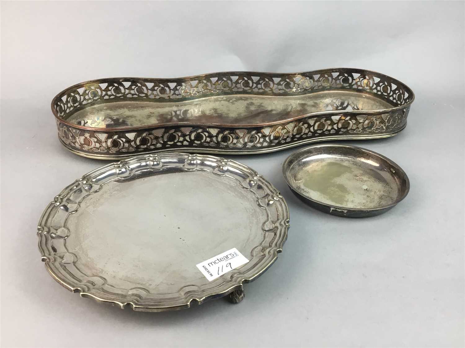 Lot 119 - A SILVER PLATED CARD TRAY WITH OTHER PLATE