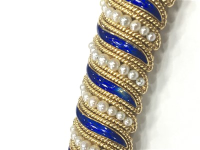 Lot 162 - A GARRARD AND CO. GOLD ENAMEL AND PEARL BRACELET