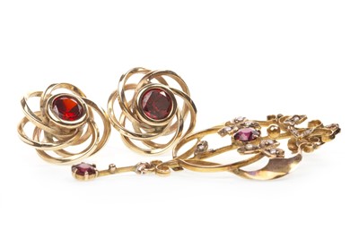 Lot 36 - A PAIR OF RED GEM SET EARRINGS AND A PENDANT