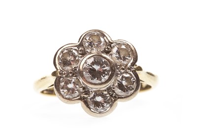 Lot 2 - A DIAMOND CLUSTER RING