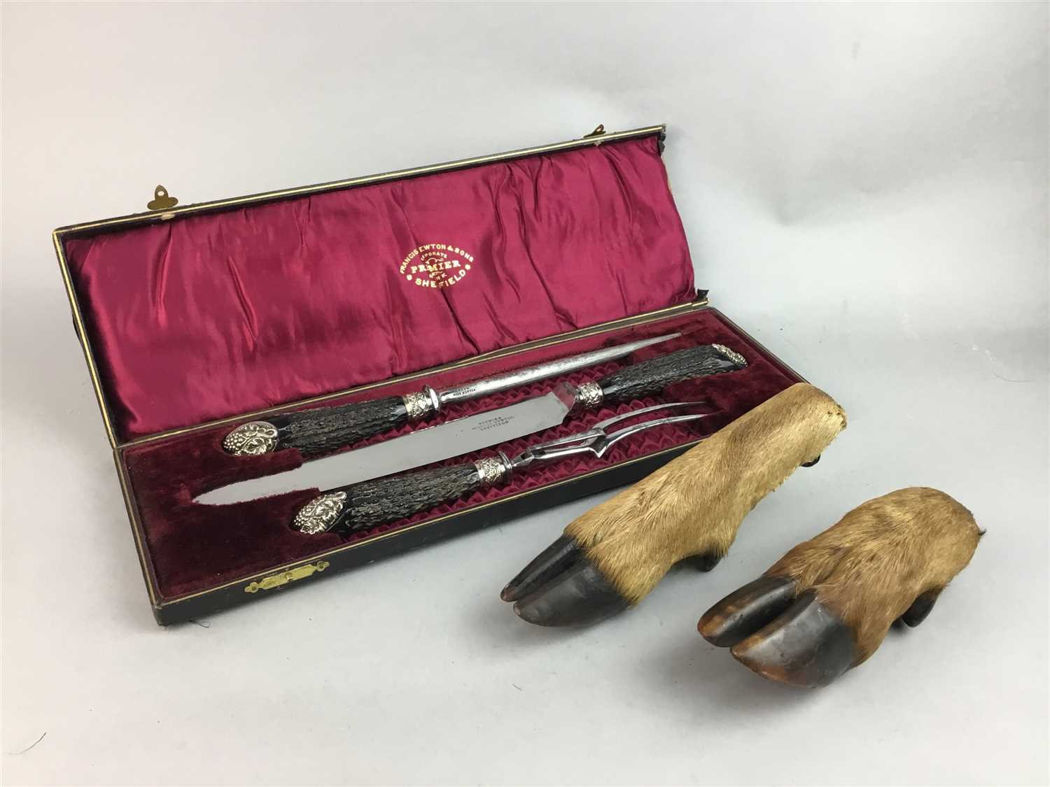 Lot 189 - A PAIR OF TAXIDERMY DEER FEET, ALONG WITH A SPEAR HEAD AND A CARVING SET