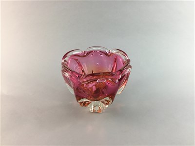 Lot 219 - A LOT OF GLASS ITEMS
