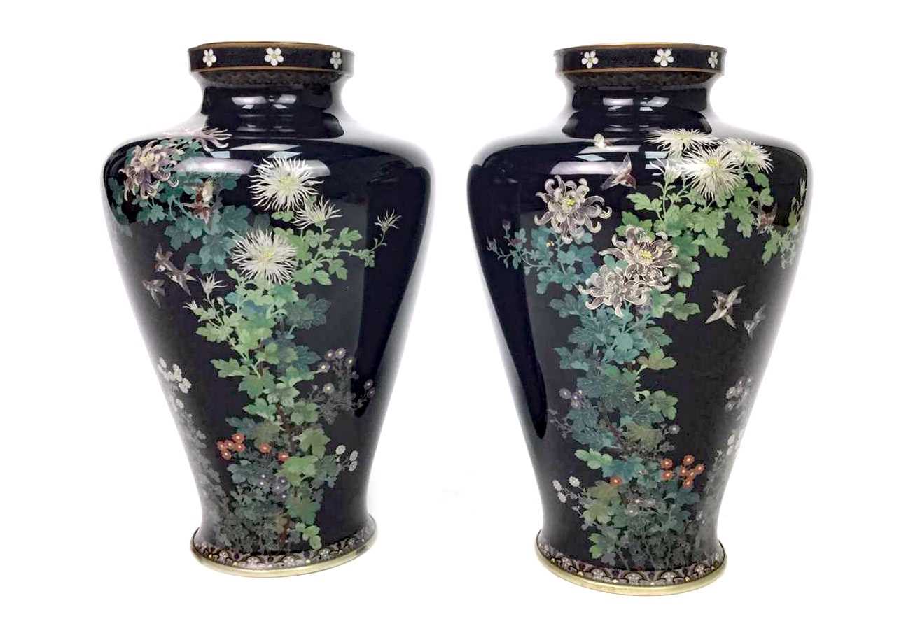 Lot 1143 - A PAIR OF EARLY 20TH CENTURY JAPANESE CLOISONNE VASES