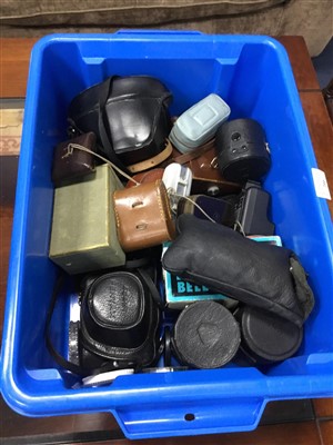 Lot 266 - A LOT OF CAMERAS AND ACCESSORIES