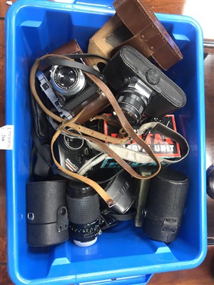 Lot 266 - A LOT OF CAMERAS AND ACCESSORIES