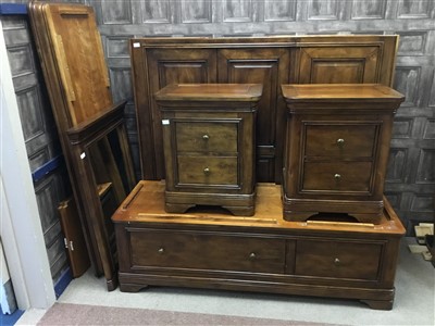Lot 352 - A THREE DOOR WARDROBE, ALONG WITH A PAIR OF BEDSIDE CHESTS AND A MIRROR