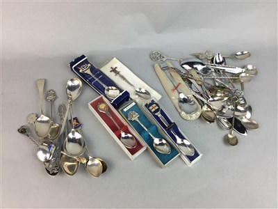 Lot 320 - A LOT OF LOT OF SILVER AND PLATED TEA, COFFEE AND SOUVENIR SPOONS