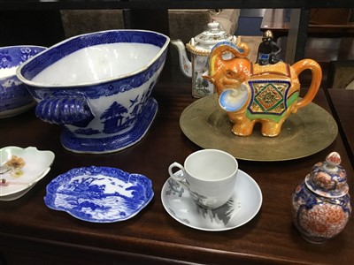Lot 325 - A COLLECTION OF BRITISH AND ASIAN CERAMICS