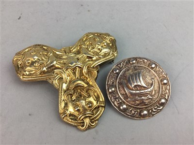 Lot 366 - A BROOCH BY DAVID ANDERSON AND ANOTHER BY ROBERT ALISON