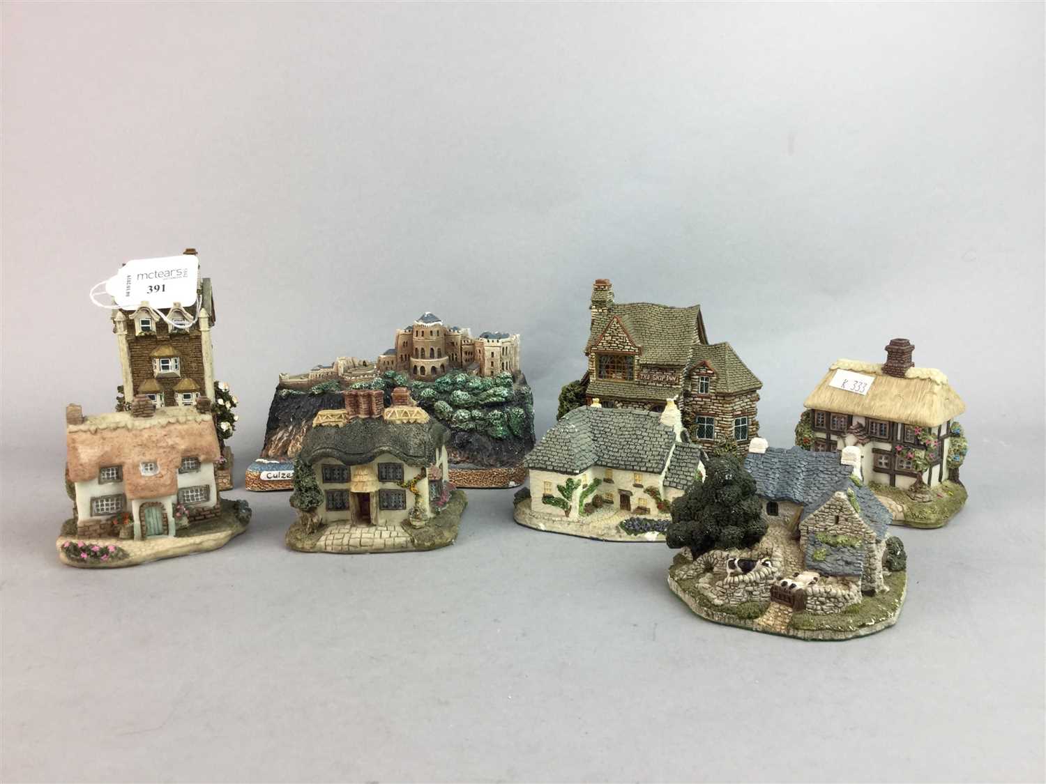 Lot 391 - A LOT OF PENDELFIN AND OTHER MODELS OF VILLAGE HOUSES