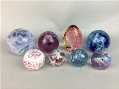 Lot 392 - A LOT OF VARIOUS GLASS PAPERWEIGHTS