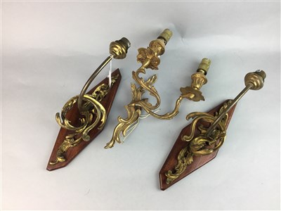 Lot 407 - A COLLECTION OF GILT AND BRASS WALL LIGHTS