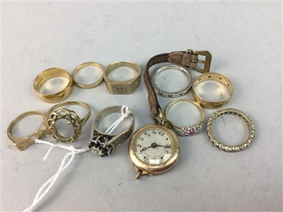 Lot 424 - A LOT OF JEWELLERY INCLUDING GOLD RINGS