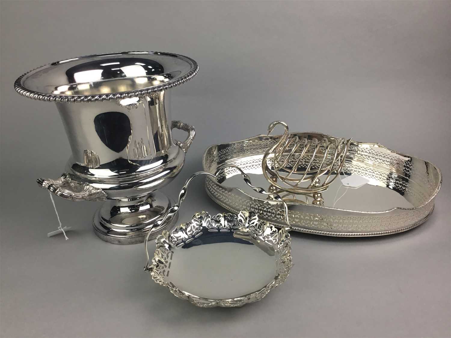 Lot 31 - A LOT OF SILVER PLATED ITEMS