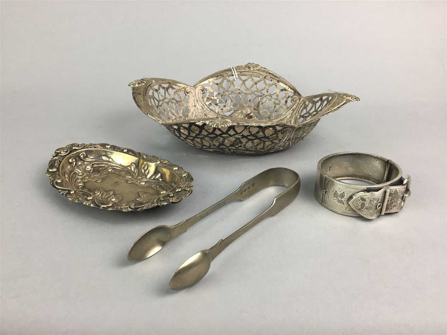 Lot 59 - A SILVER BASKET AND OTHER SILVER AND WHITE METAL WARES