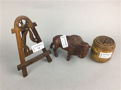 Lot 74 - AN OLIVE WOOD MINIATURE EASEL AND OTHER TREEN
