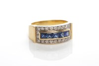 Lot 39 - MODERN SAPPHIRE AND DIAMOND RING the broad...