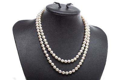 Lot 53 - A TWO STRANDED PEARL NECKLACE