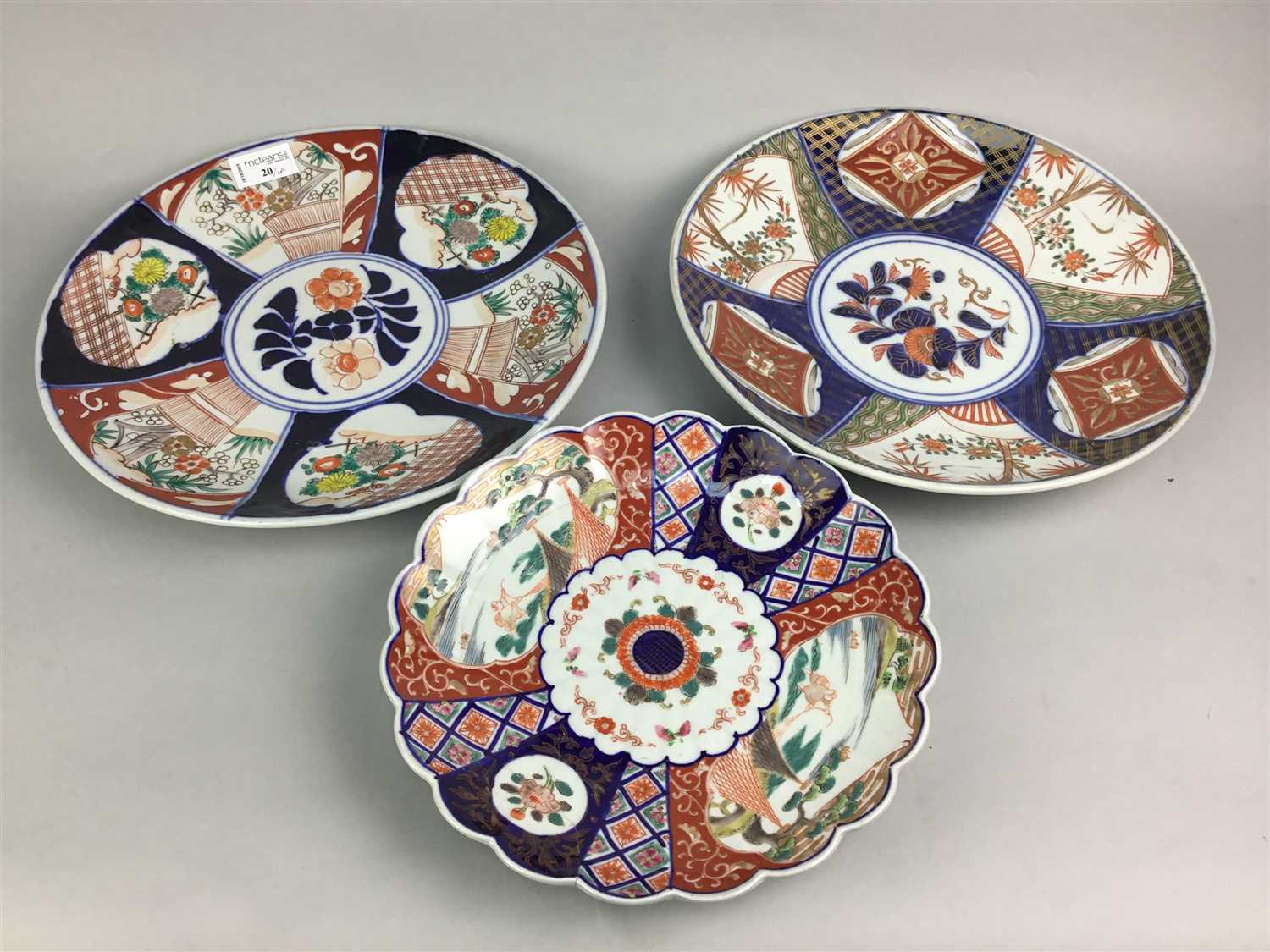 Lot 20 - A LOT OF THREE CHINESE IMARI PLATES AND OTHER CHINESE CERAMICS