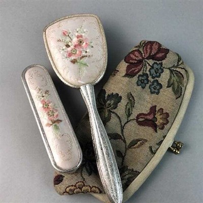 Lot 87 - A 20TH CENTURY VANITY SET, A LADIES CLUTCH AND A PART VANITY SET